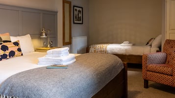 Ropa de cama de alta calidad y escritorio