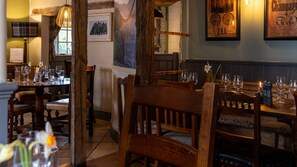 Interior - The Crown & Horns (Newbury)