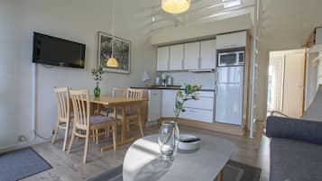 Apartment, 2 Bedrooms (EXCL. SHEETS, TYPE 4+2) | In-room dining