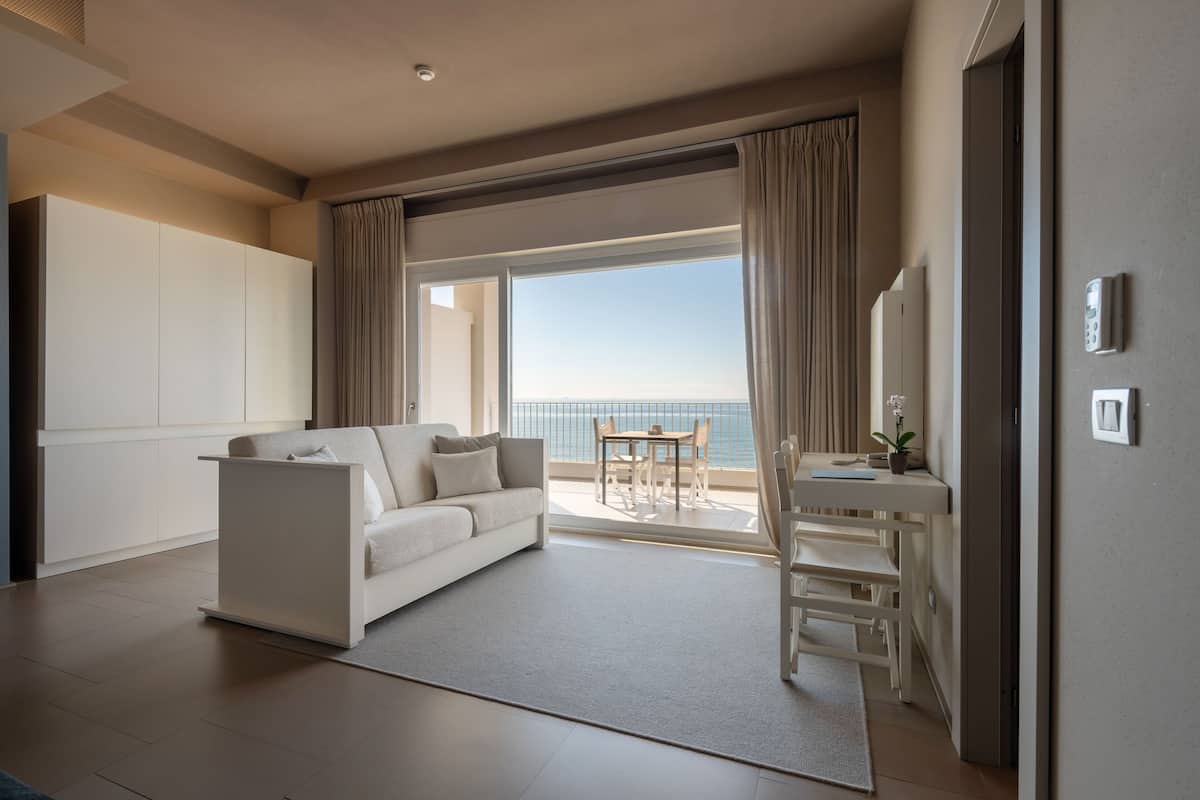 1 bedroom, premium bedding, Select Comfort beds, minibar
