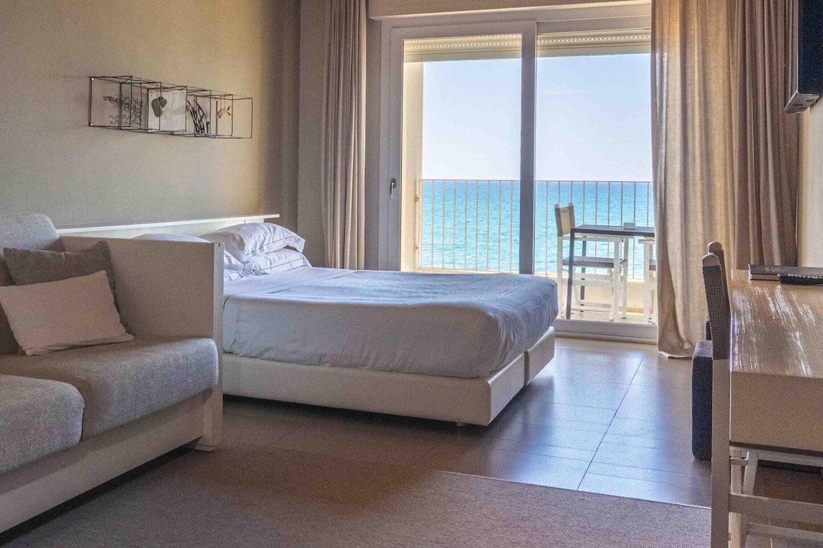 Junior Room, Beach View (suite) | 1 bedroom, premium bedding, Select Comfort beds, minibar