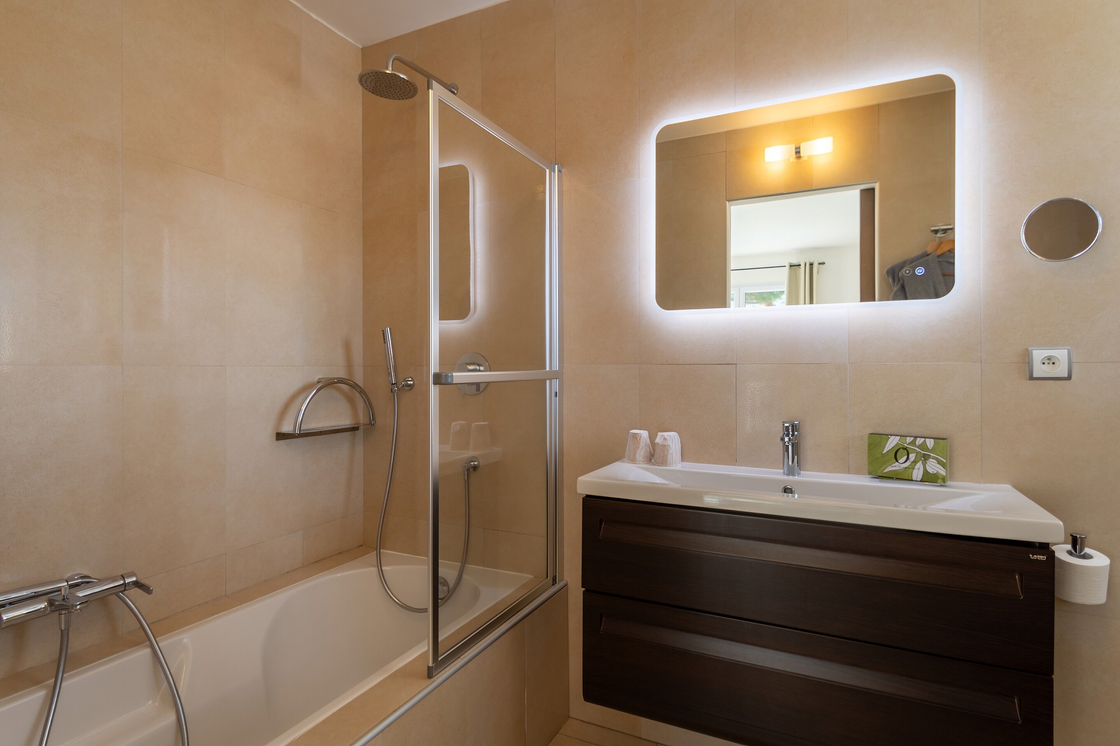 1 bedroom, frette italian sheets, premium bedding, pillow-top beds