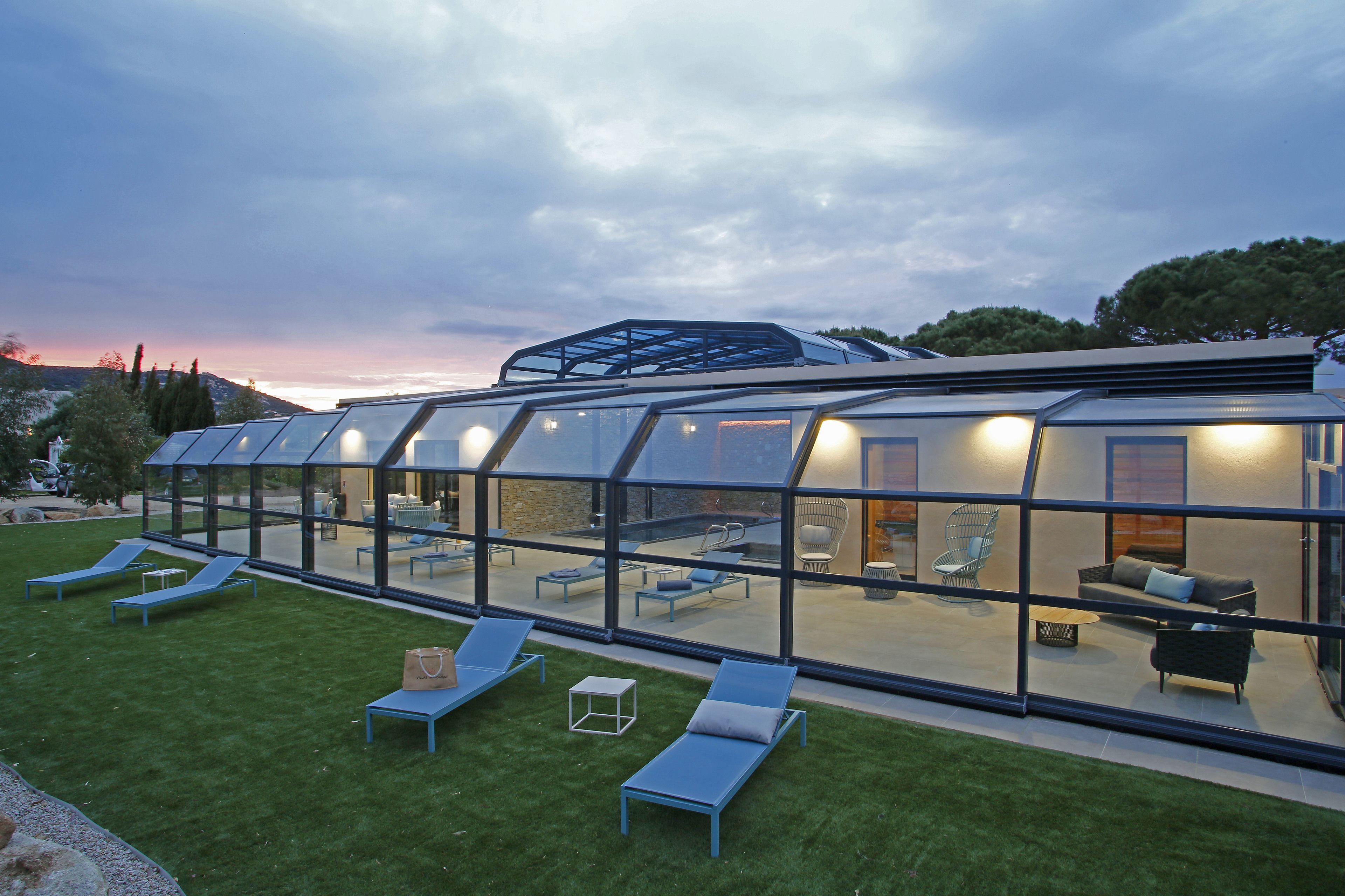 couples treatment room(s), sauna, hot tub, steam room, body treatments