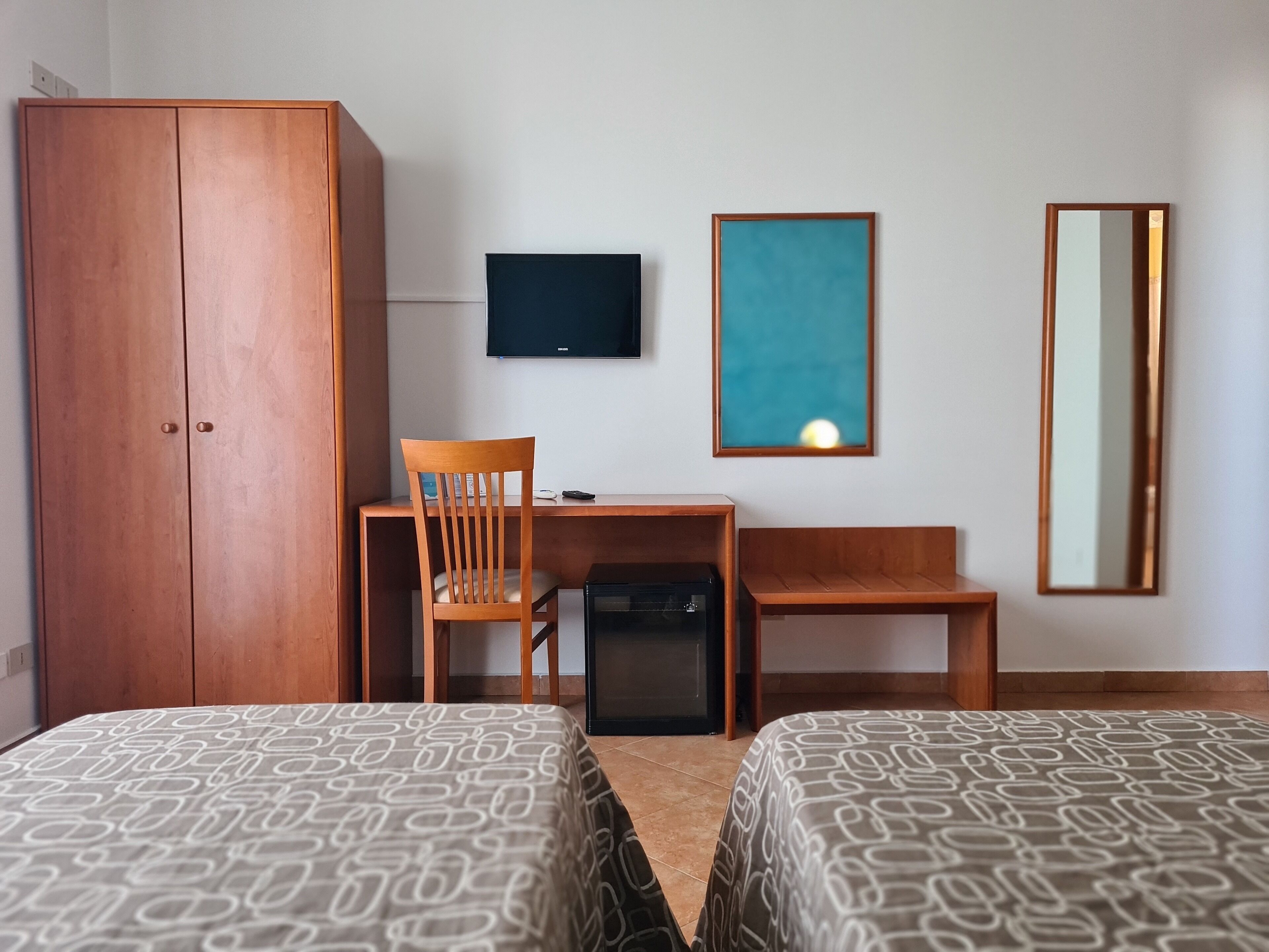 classic double or twin room, balcony | minibar, in-room safe, desk, soundproofing