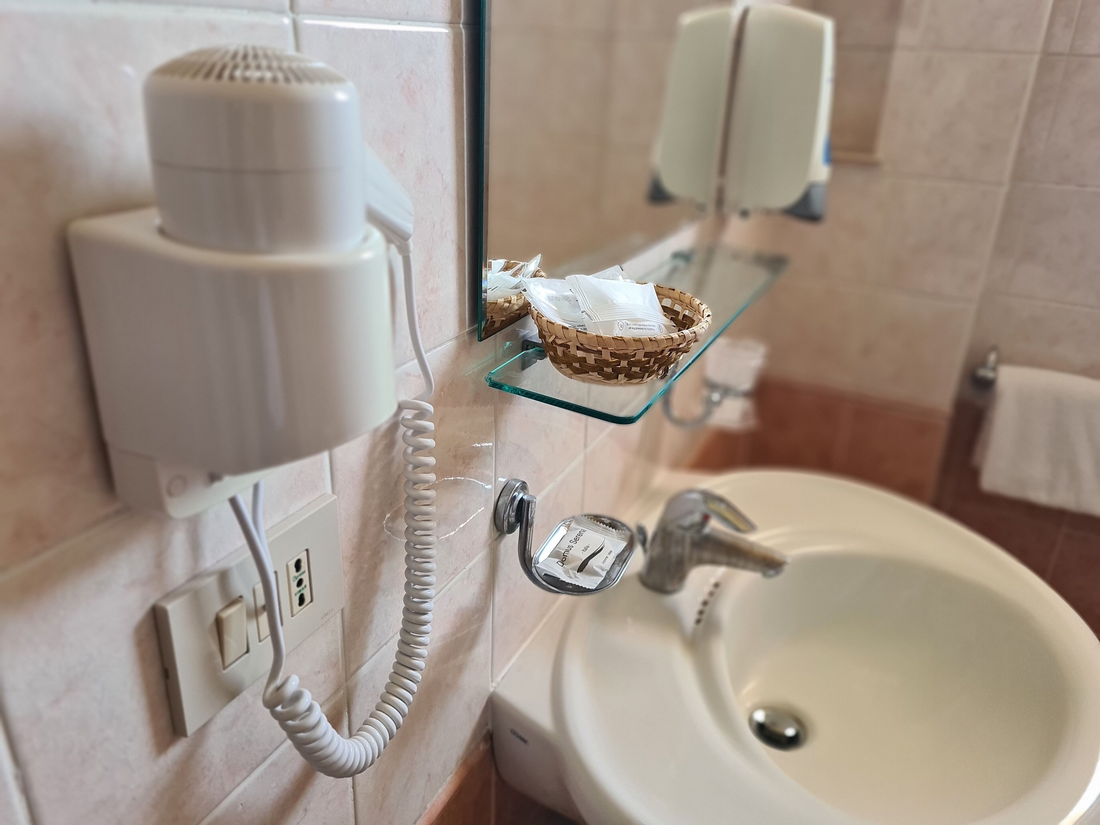 shower, rainfall showerhead, free toiletries, hair dryer