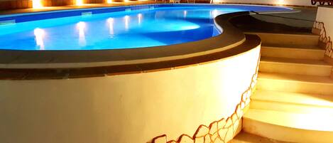 Seasonal outdoor pool, open 9:30 AM to 7:00 PM, pool loungers