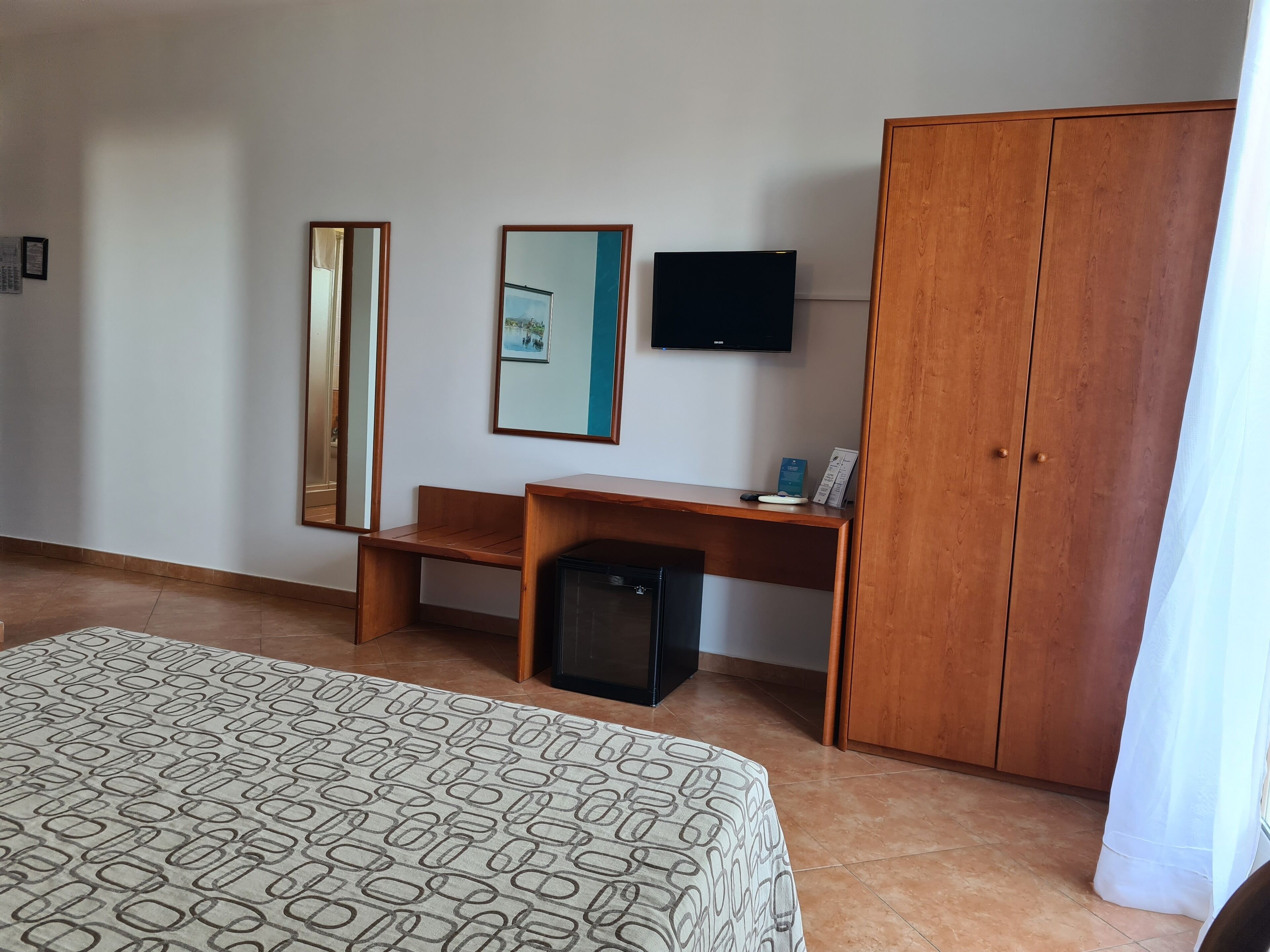 classic double or twin room, balcony | minibar, in-room safe, desk, soundproofing