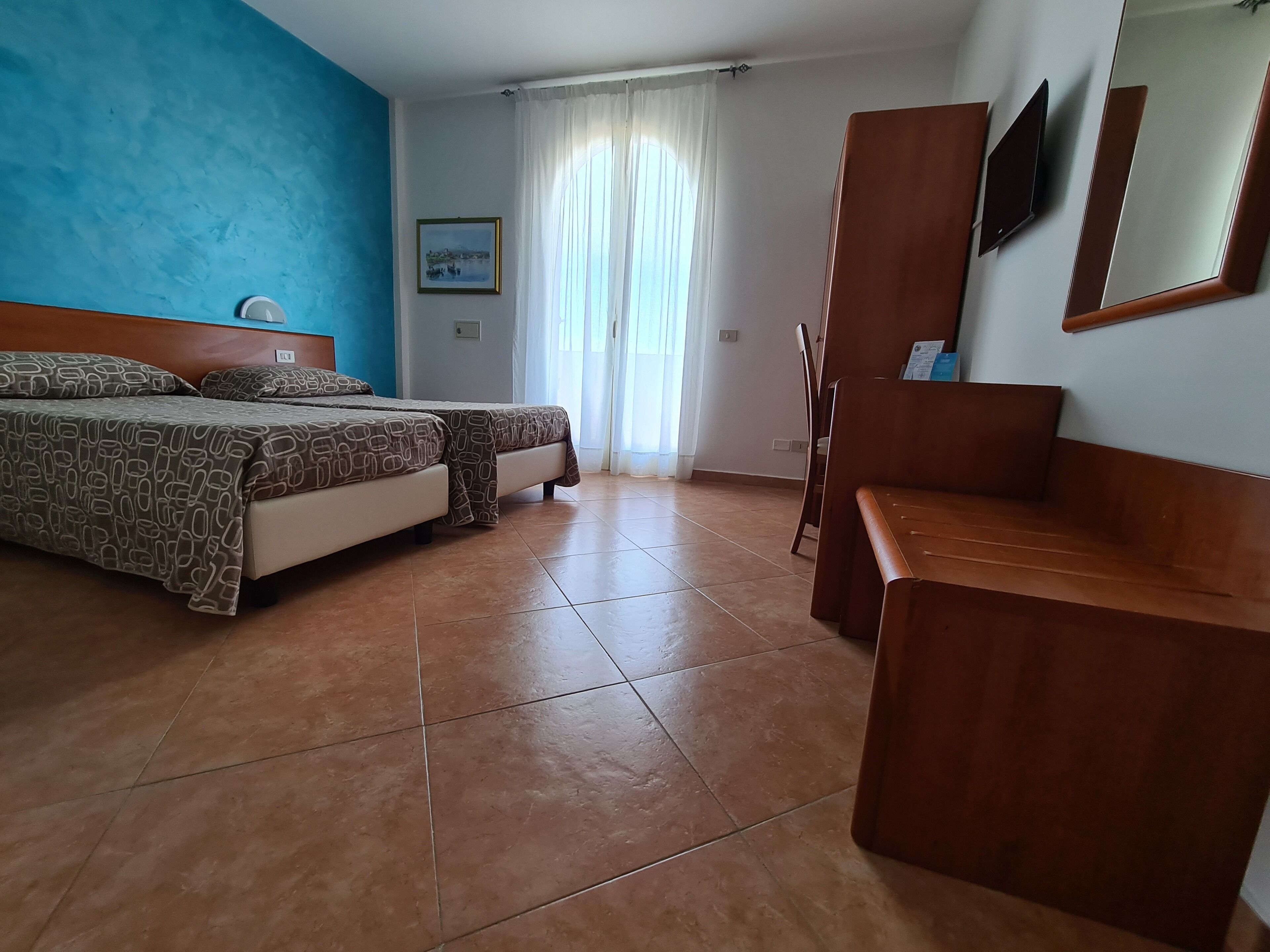 classic double or twin room, balcony | minibar, in-room safe, desk, soundproofing