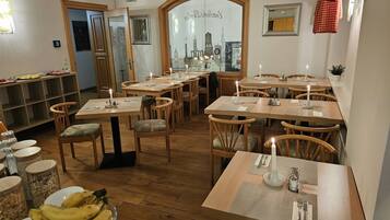 Dagelijks ontbijtbuffet (EUR 15 per persoon)