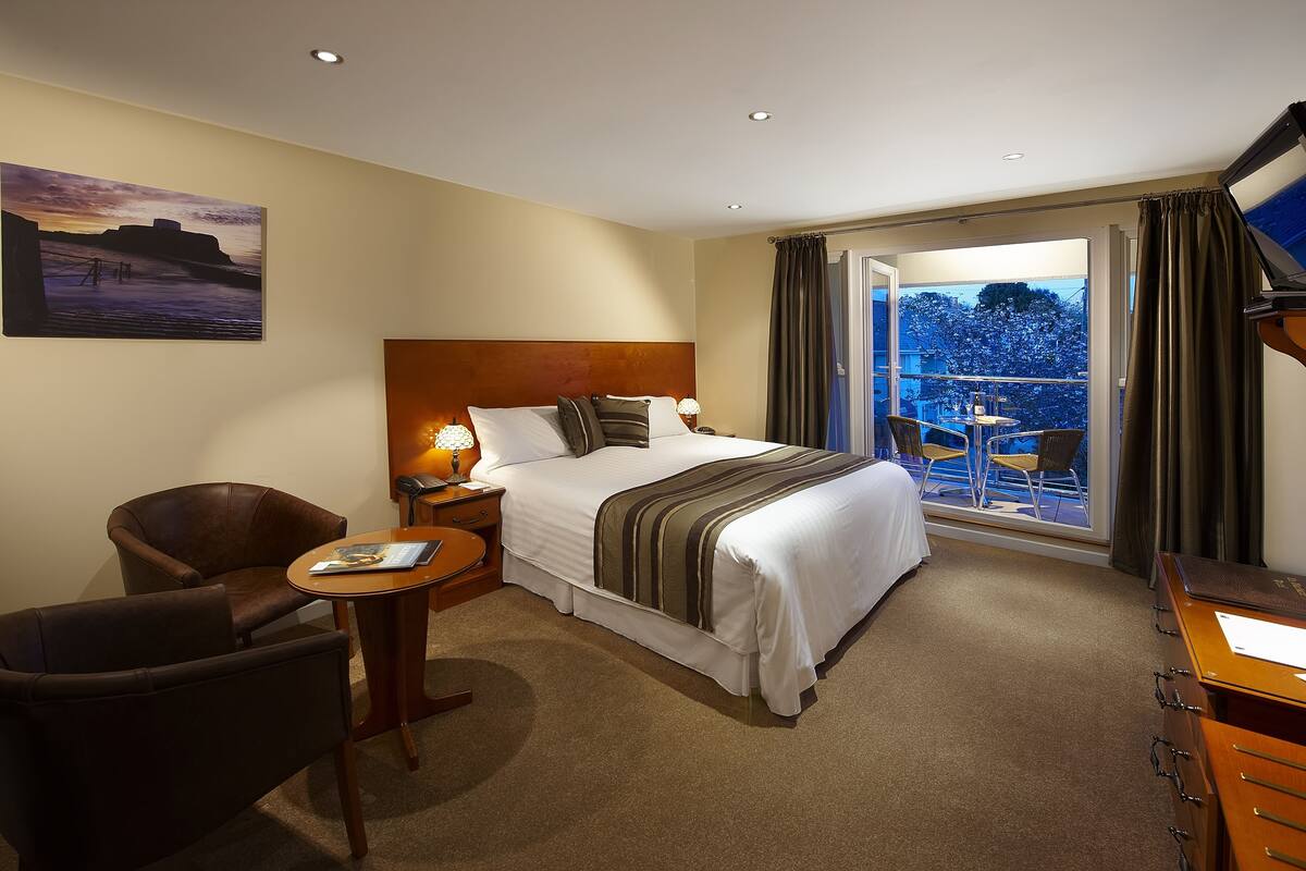 hypo-allergenic bedding, individually decorated, individually furnished