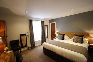 ห้องคลาสสิกดับเบิล | เครื่องนอนป้องกันสารก่อภูมิแพ้, ห้องพักตกแต่งอย่างมีเอกลักษณ์