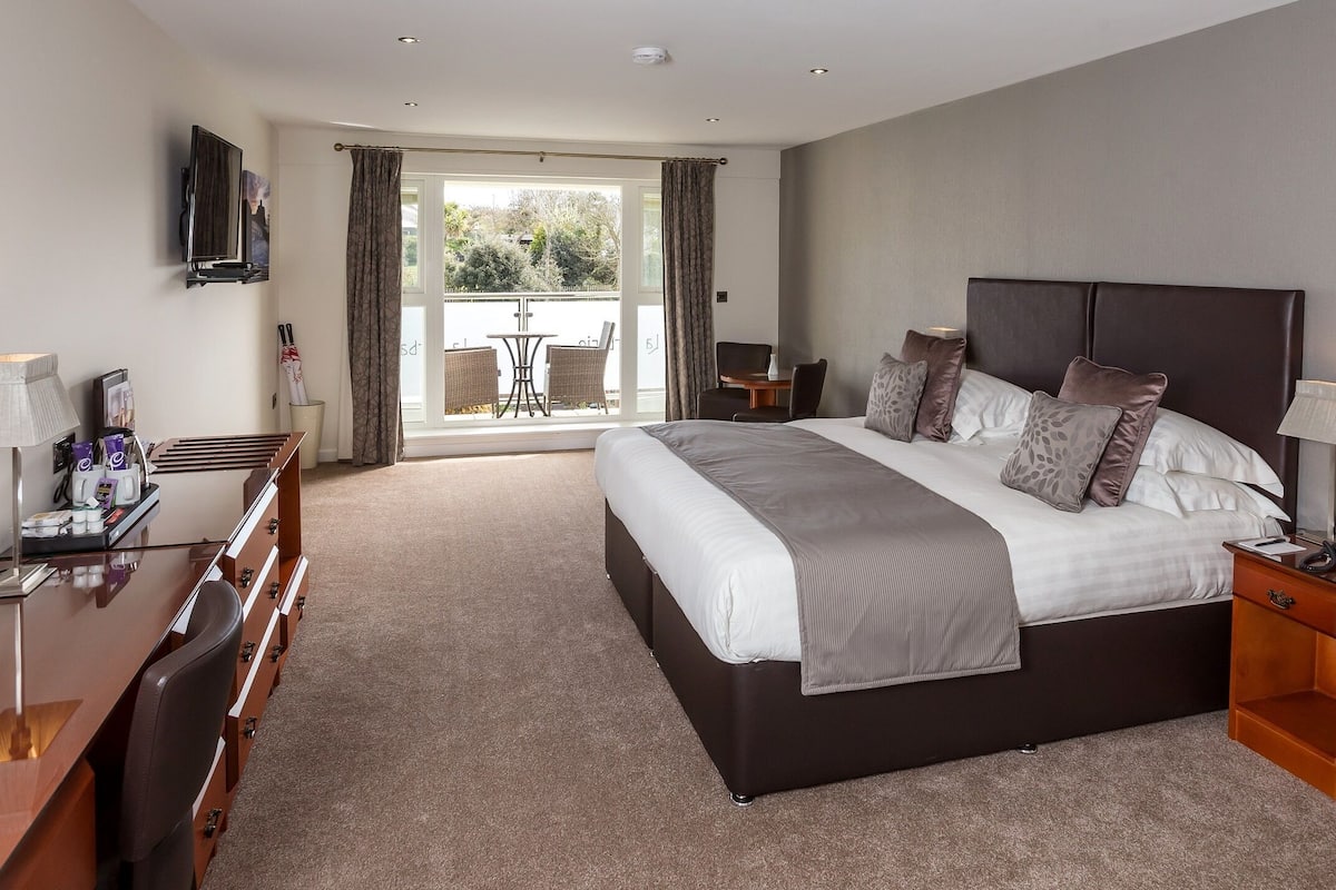 Hypo-allergenic bedding, individually decorated, individually furnished