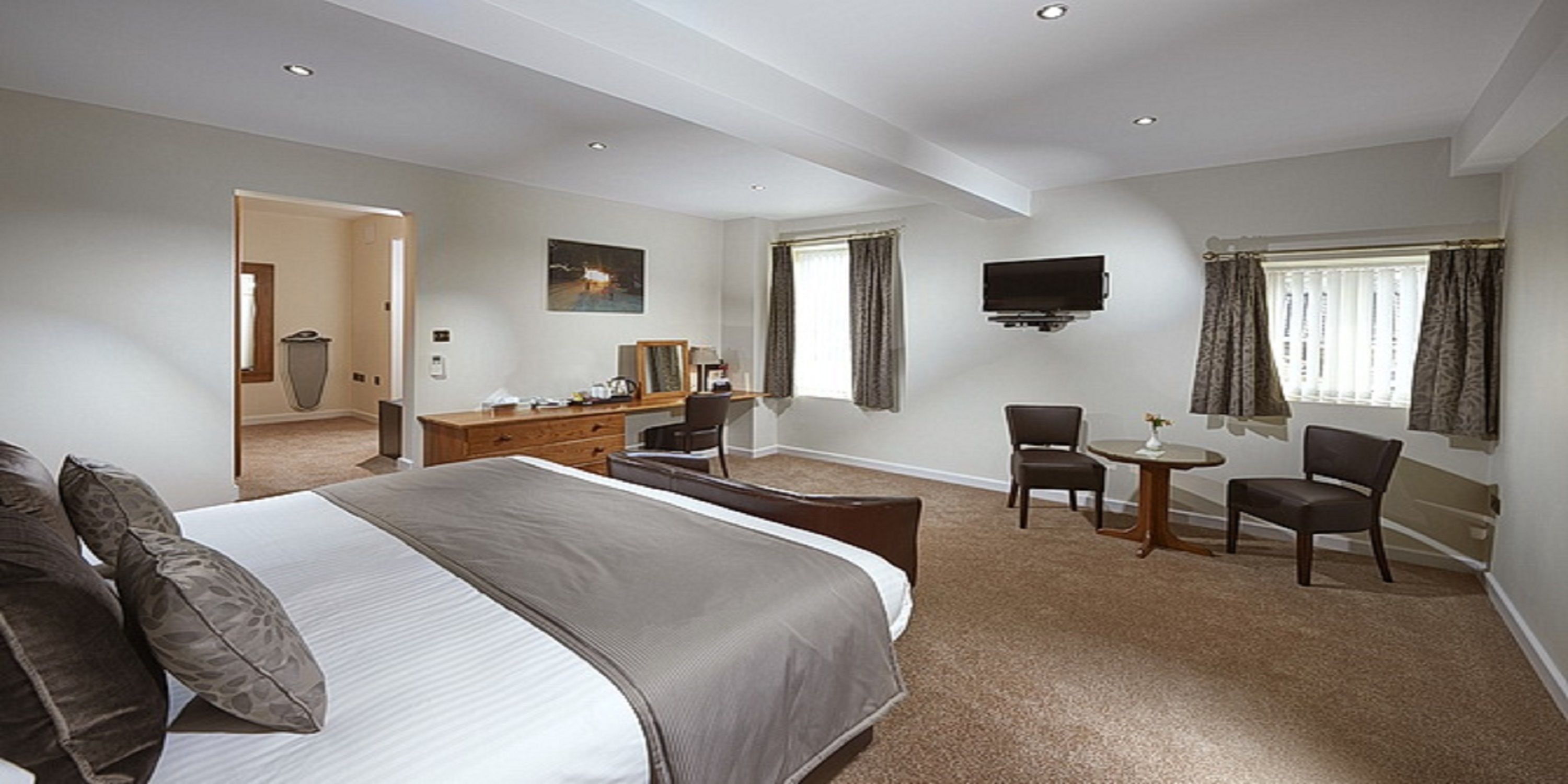 superior room (king/twin) | hypo-allergenic bedding, individually decorated, individually furnished