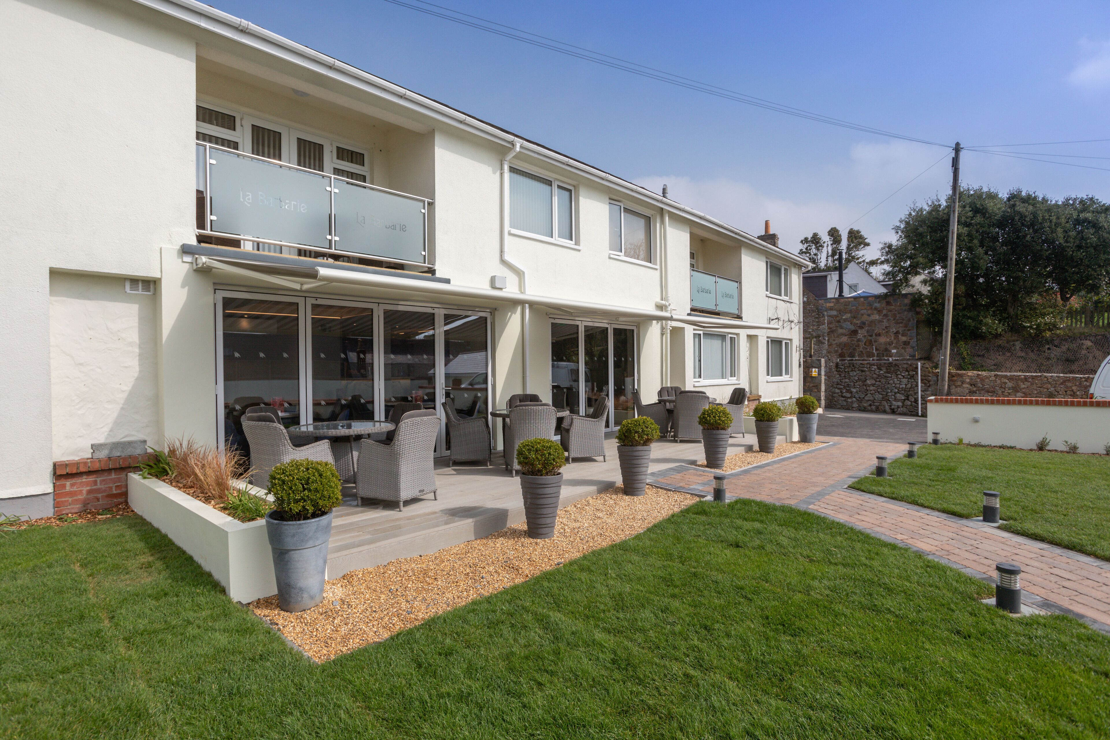 poolside deluxe with terrace or balcony | hypo-allergenic bedding, individually decorated, individually furnished