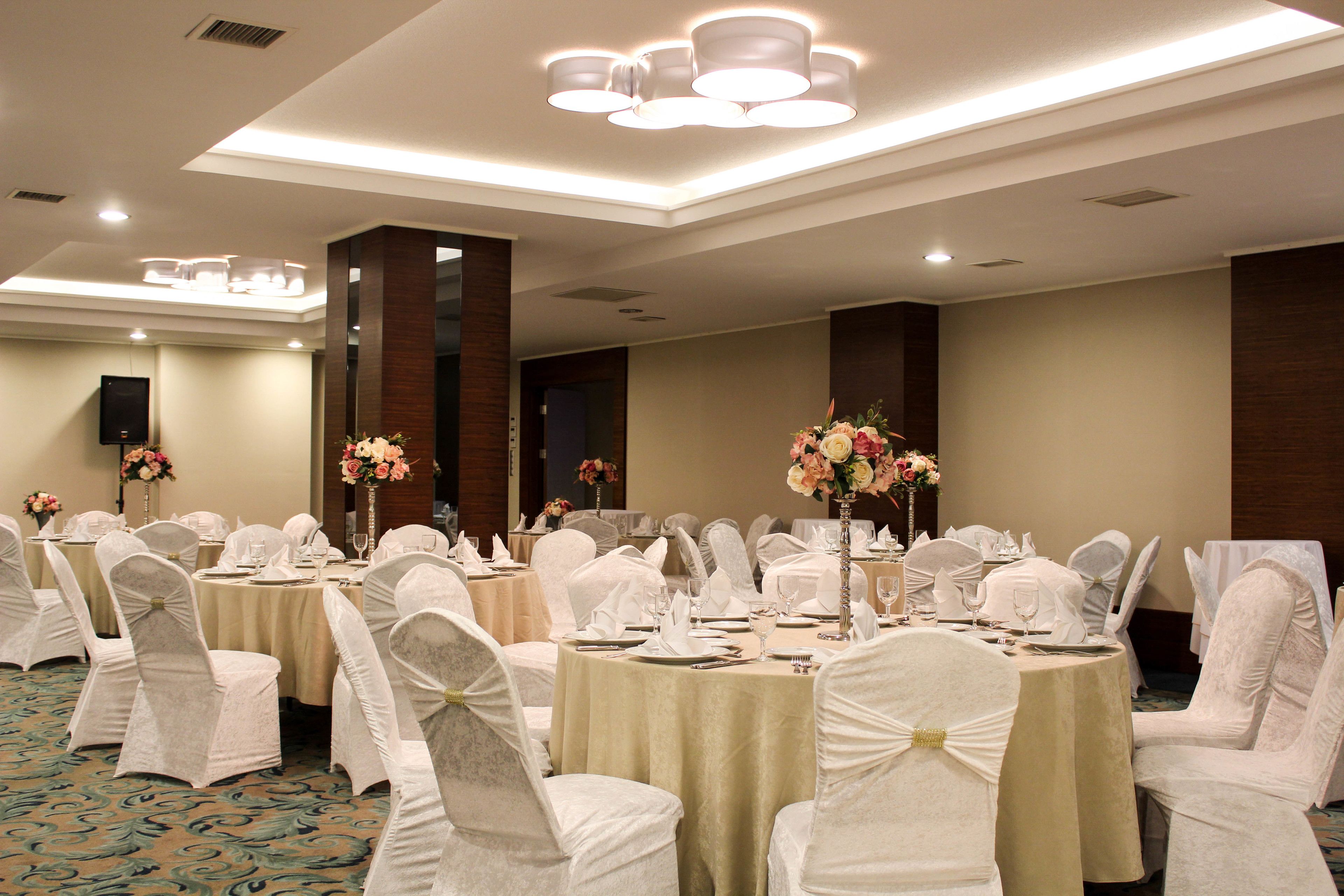 Pernikahan indoor