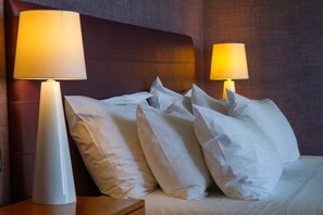Double or Twin Room | Minibar, in-room safe, desk, iron/ironing board - Herdade Da Cortesia Hotel (Avis)