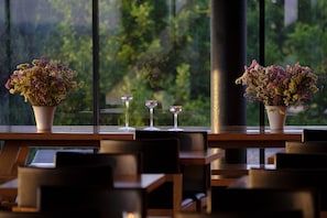 Breakfast, lunch, dinner served; Regional cuisine, garden views - Herdade Da Cortesia Hotel (Avis)