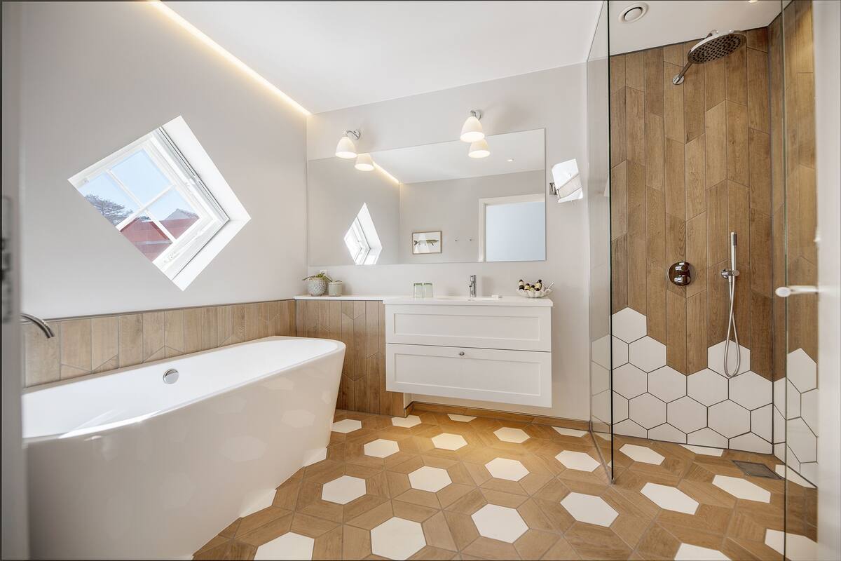 junior suite, bathtub | bathroom | shower, free toiletries, hair dryer, bathrobes