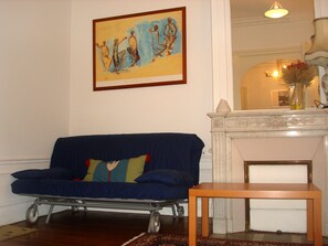 Apartemen Kota, 2 kamar tidur | Ruang duduk lobi