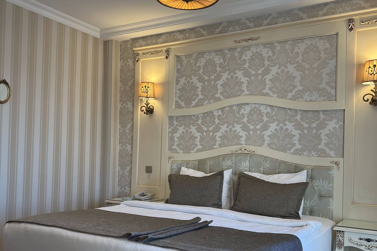 family suite | 1 bedroom, hypo-allergenic bedding, minibar, in-room safe