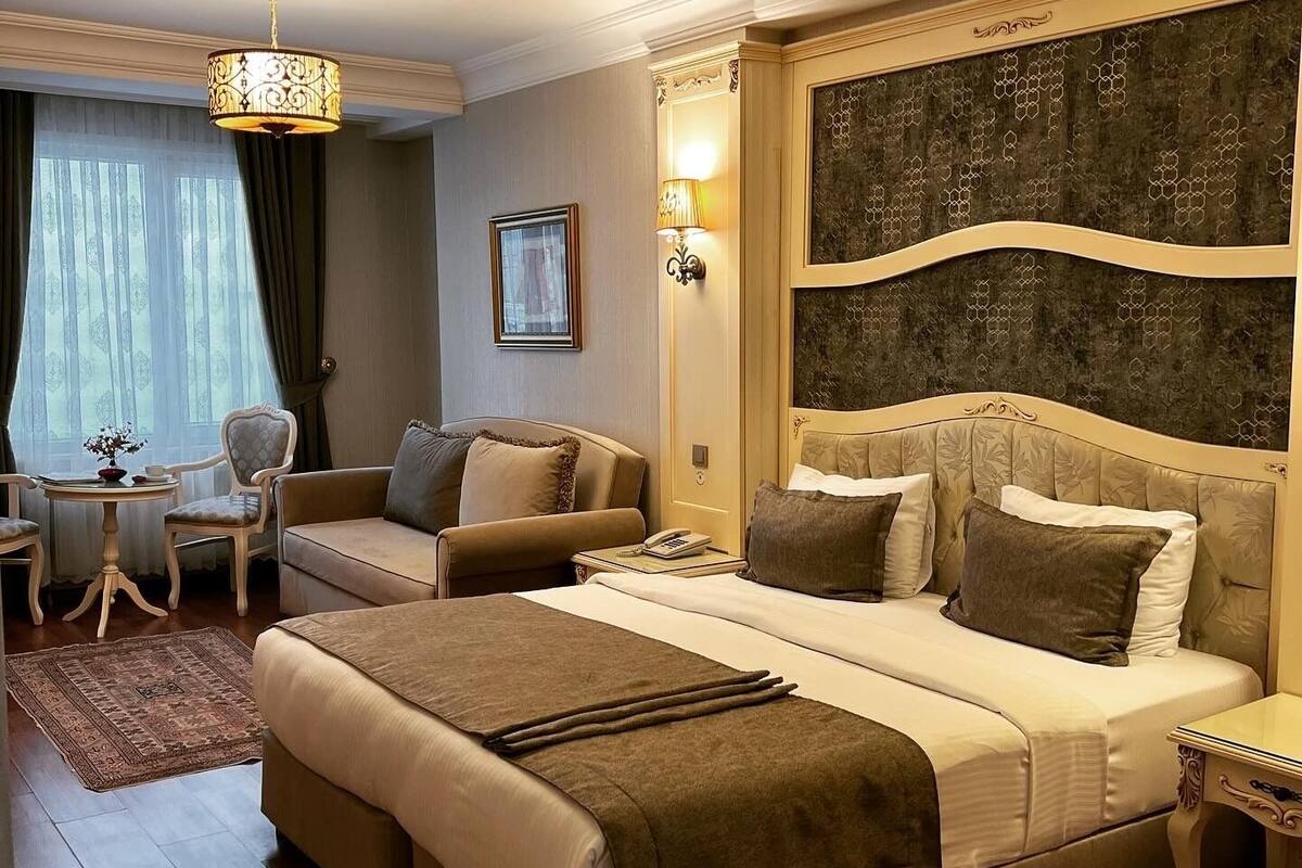 deluxe room | 1 bedroom, hypo-allergenic bedding, minibar, in-room safe