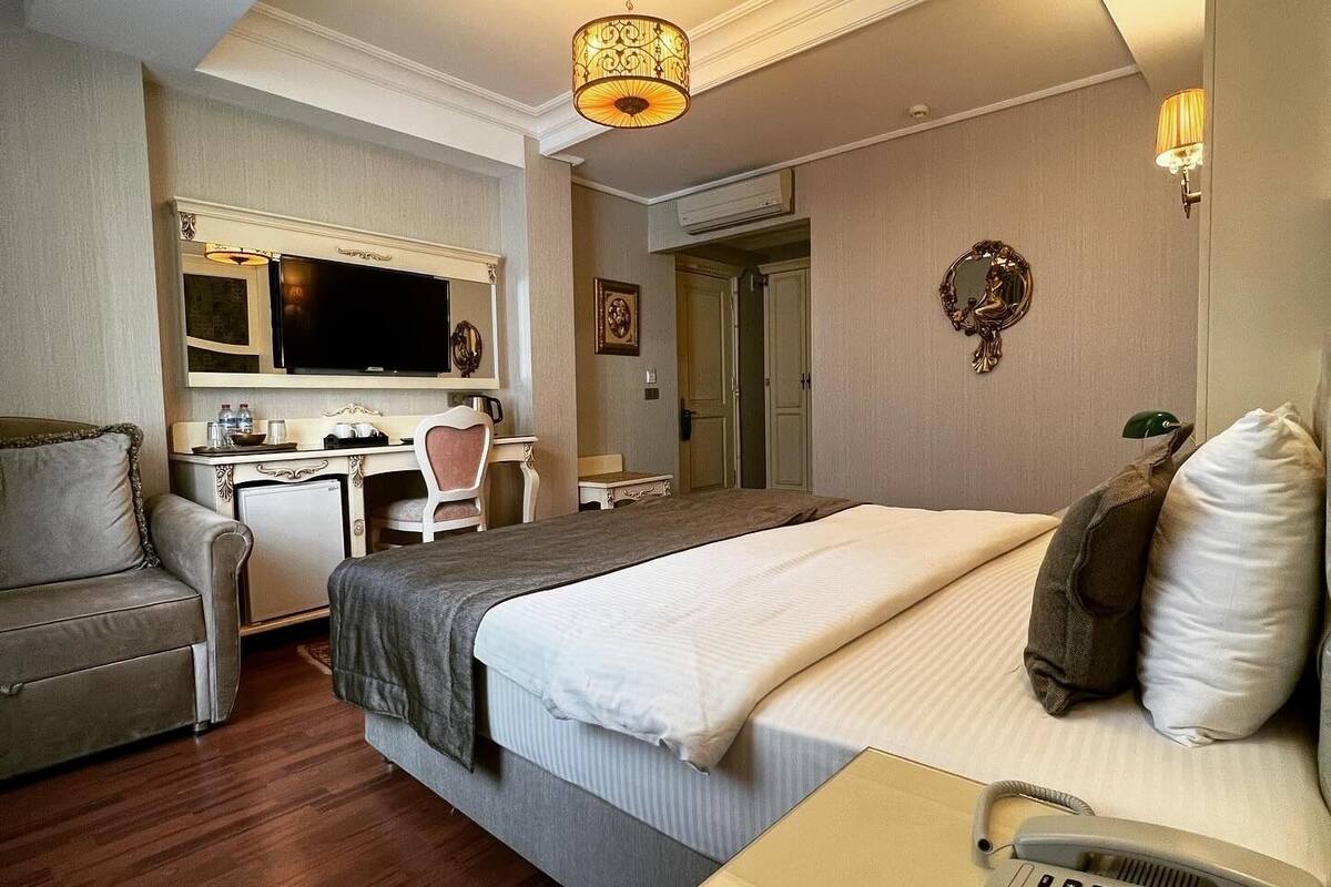 double room | 1 bedroom, hypo-allergenic bedding, minibar, in-room safe