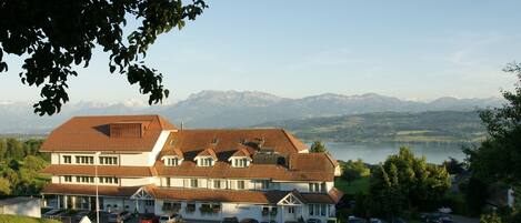 المنشأة من الخارج