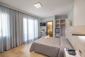 Premium bedding, down comforters, minibar, in-room safe