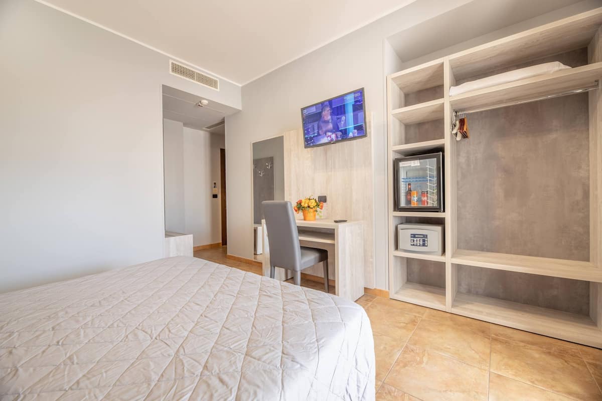 Classic Room | Premium bedding, down duvets, minibar, in-room safe