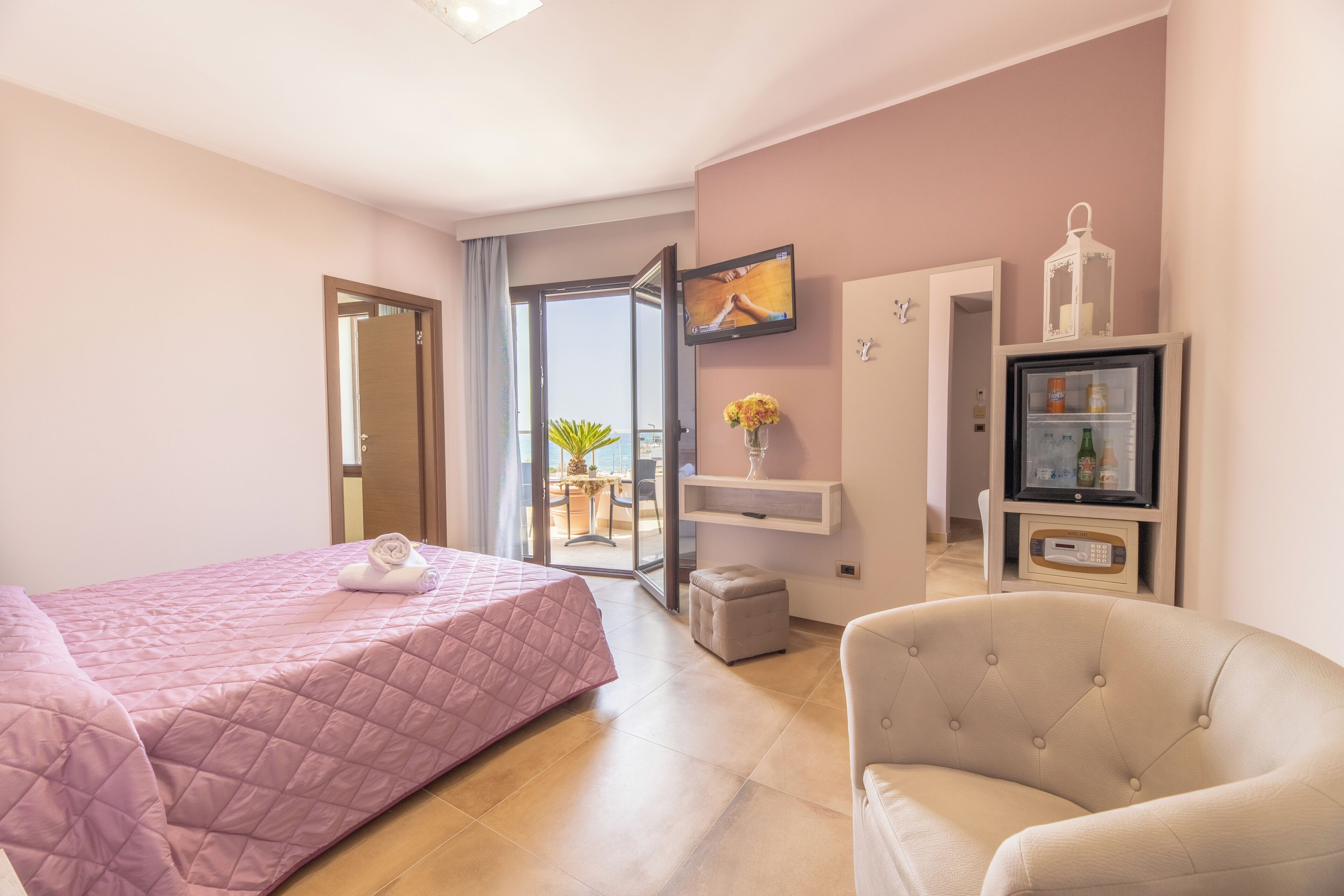 Premium bedding, down duvets, minibar, in-room safe