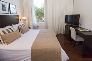 Safe på rommet, individuelt dekorert, individuelt innredet og skrivebord