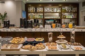 Free daily buffet breakfast