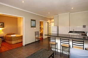 In-room safe, iron/ironing board, free WiFi - Vetho 2 Apartments OR Tambo Airport (Kempton Park)