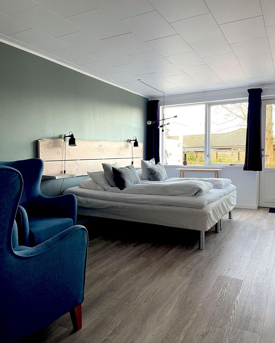 Hypo-allergenic bedding, free cribs/infant beds, free WiFi, bed sheets