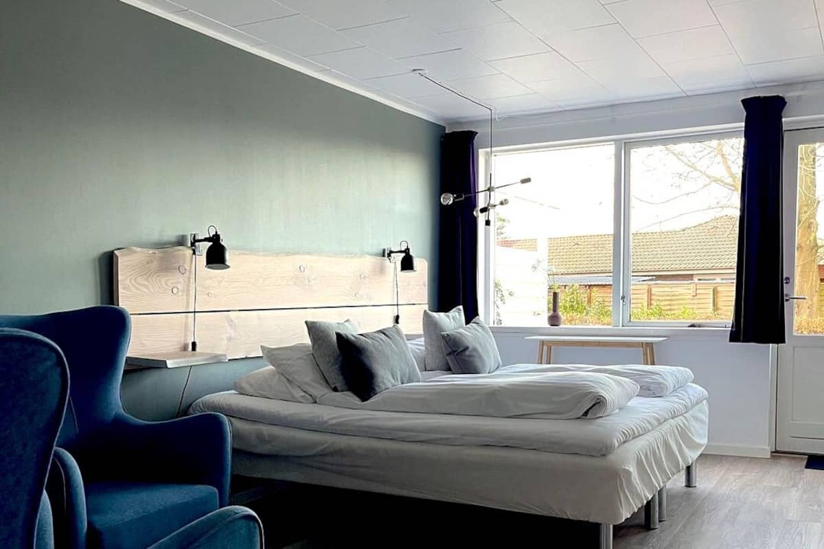 Double Room | Hypo-allergenic bedding, free cribs/infant beds, free WiFi, bed sheets