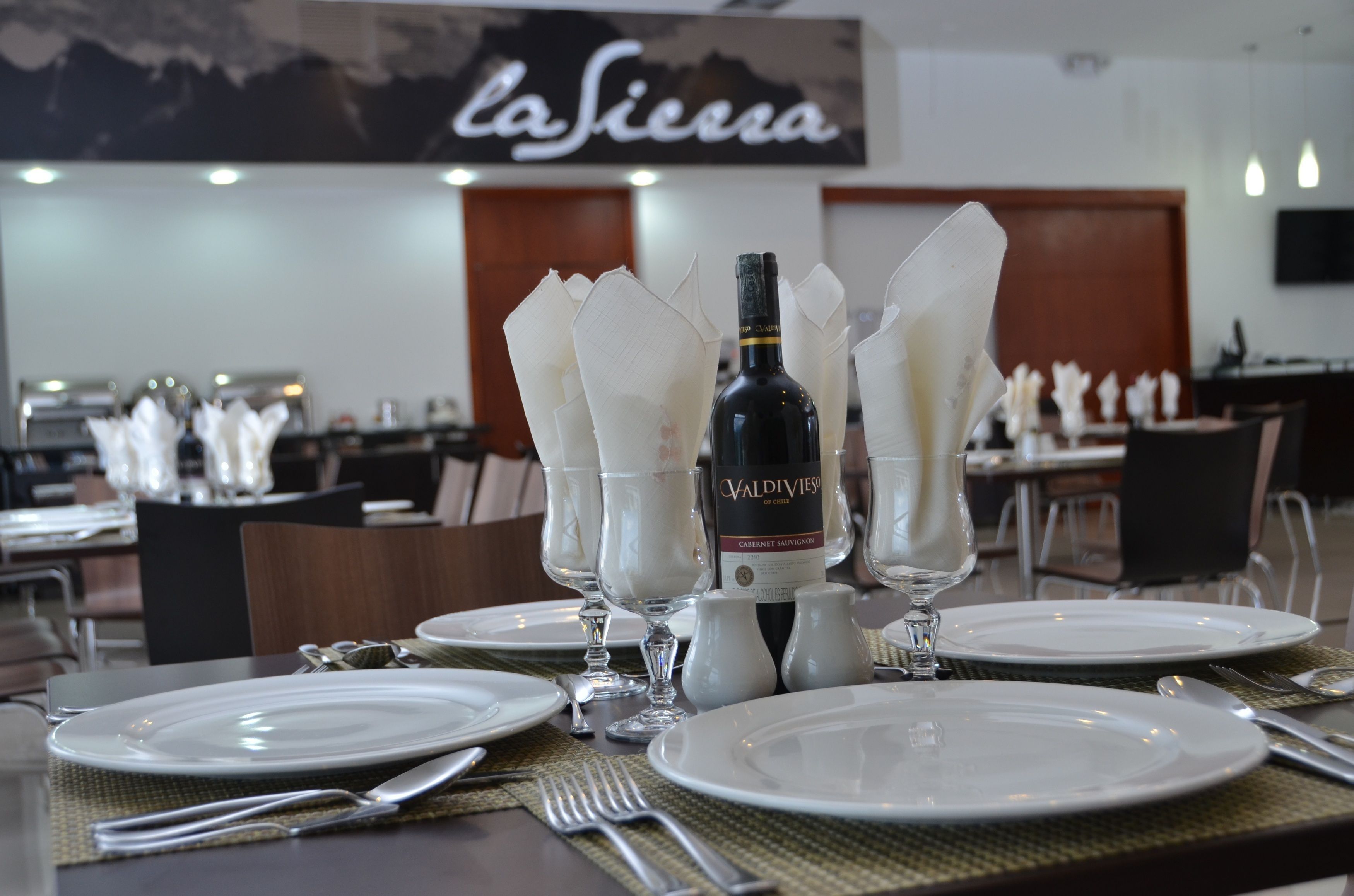 breakfast, lunch and dinner served