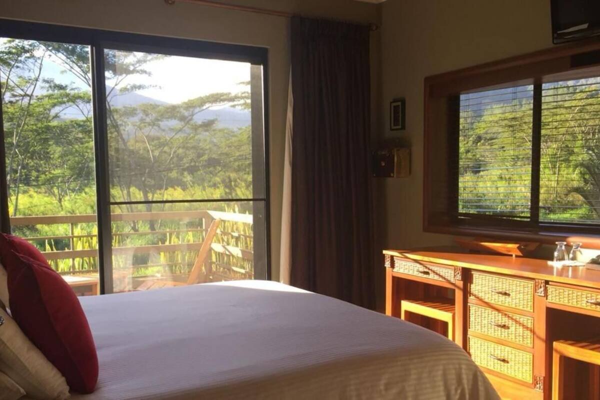 in-room safe, desk, free wifi, bed sheets