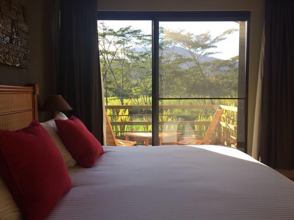 deluxe double room, 1 king bed | in-room safe, desk, free wifi, bed sheets