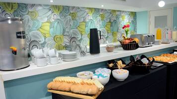 Daily buffet breakfast (USD 18 per person)