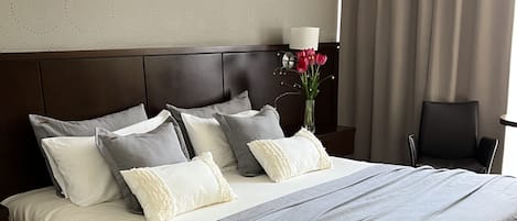 Standard-Doppelzimmer, 1 King-Bett | Allergikerbettwaren, Daunenbettdecken, Minibar, Zimmersafe