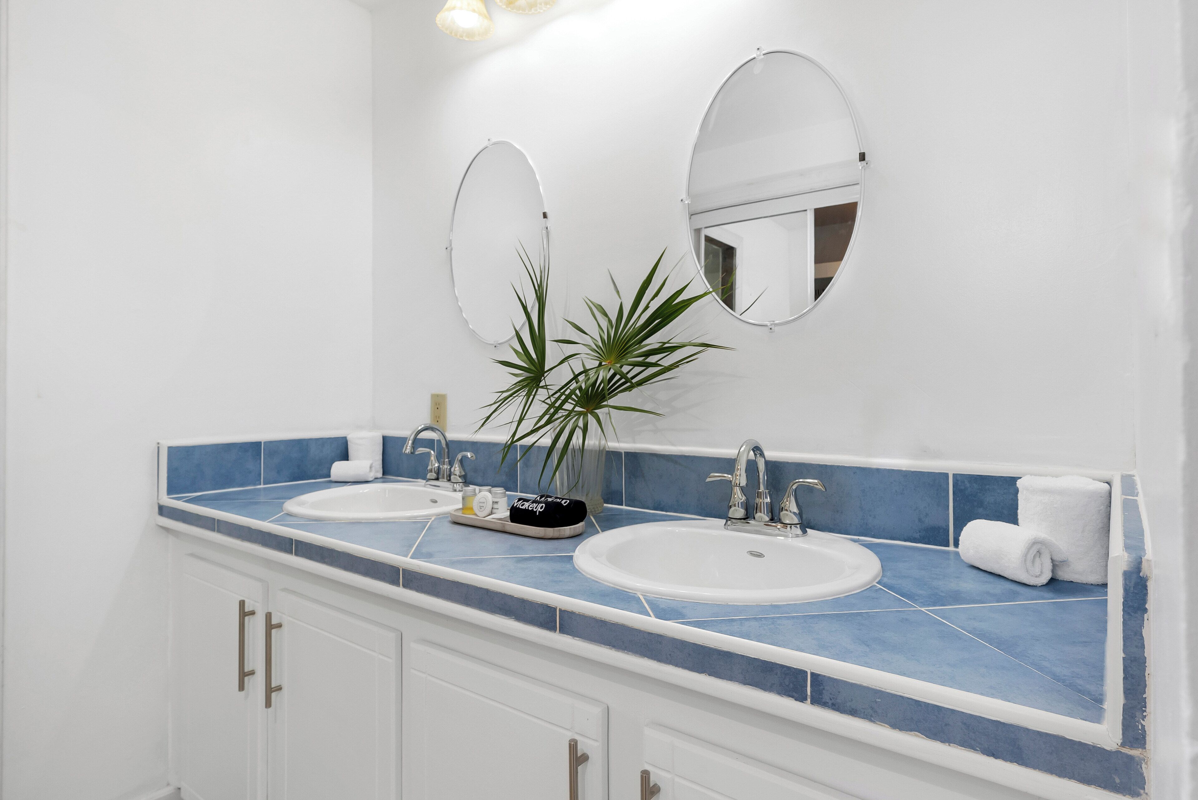 room, 2 bedrooms | bathroom | hair dryer, towels, soap, shampoo