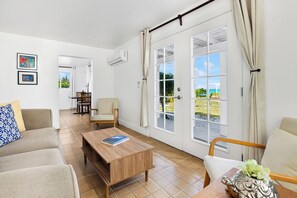 Seafan | Blackout curtains, iron/ironing board, free WiFi, bed sheets - Pelican Beach Hotel (Whitby)