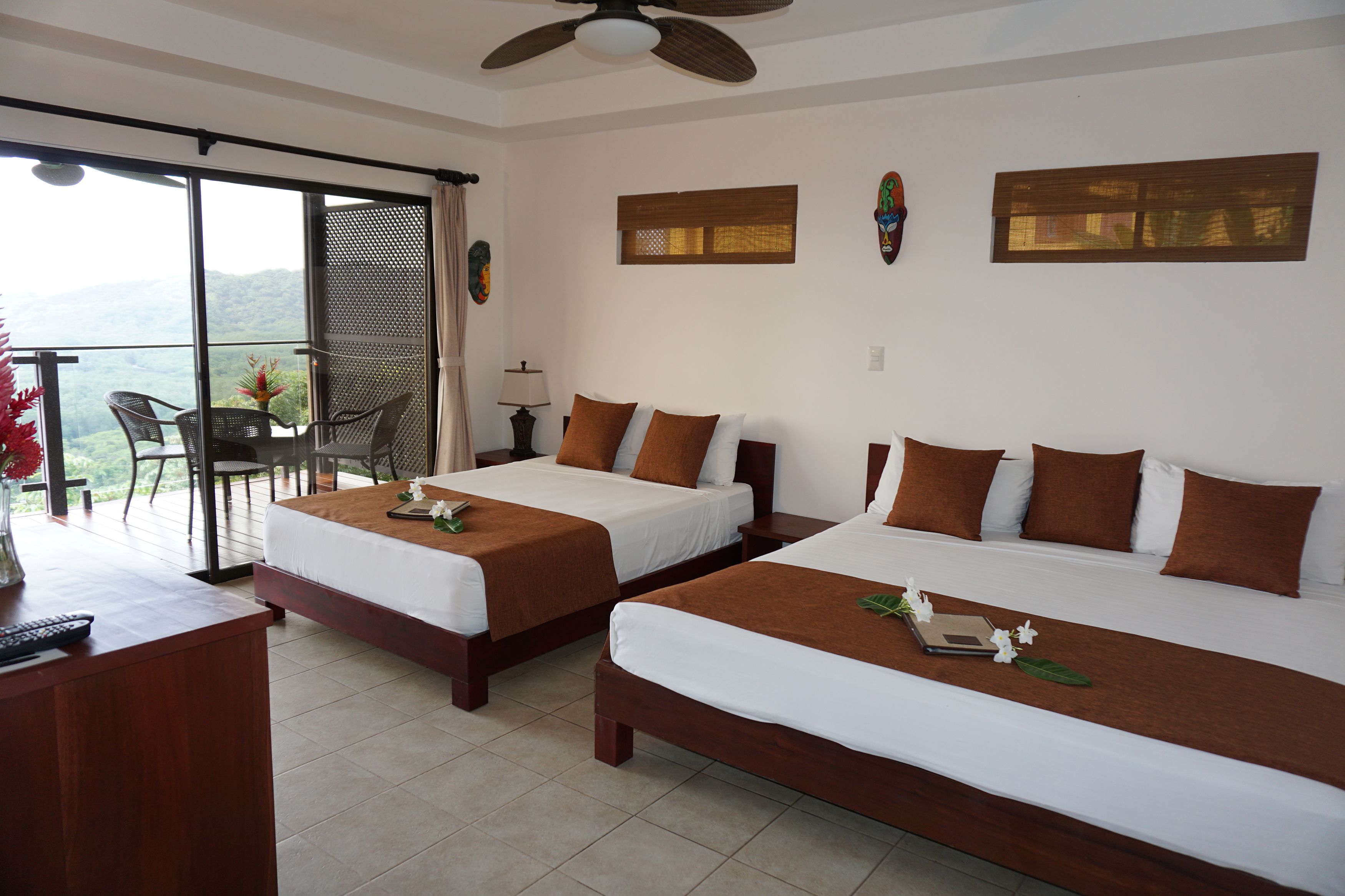 deluxe room | minibar, in-room safe, desk, free wifi