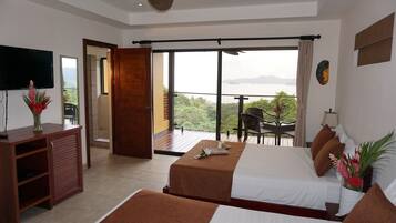 Habitación Deluxe | Minibar, caja de seguridad en la habitación, escritorio y wifi gratis