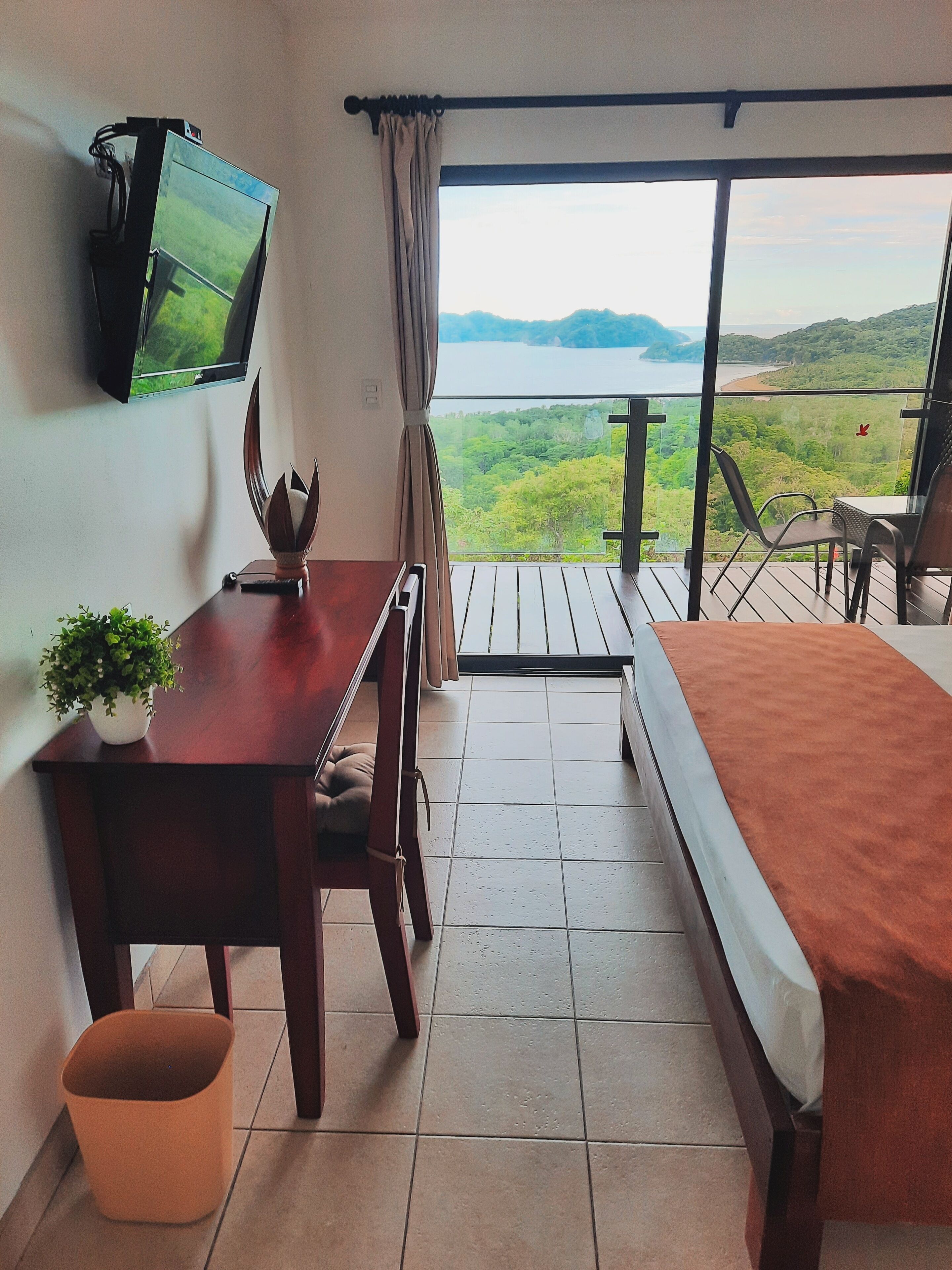 standard room | minibar, in-room safe, desk, free wifi