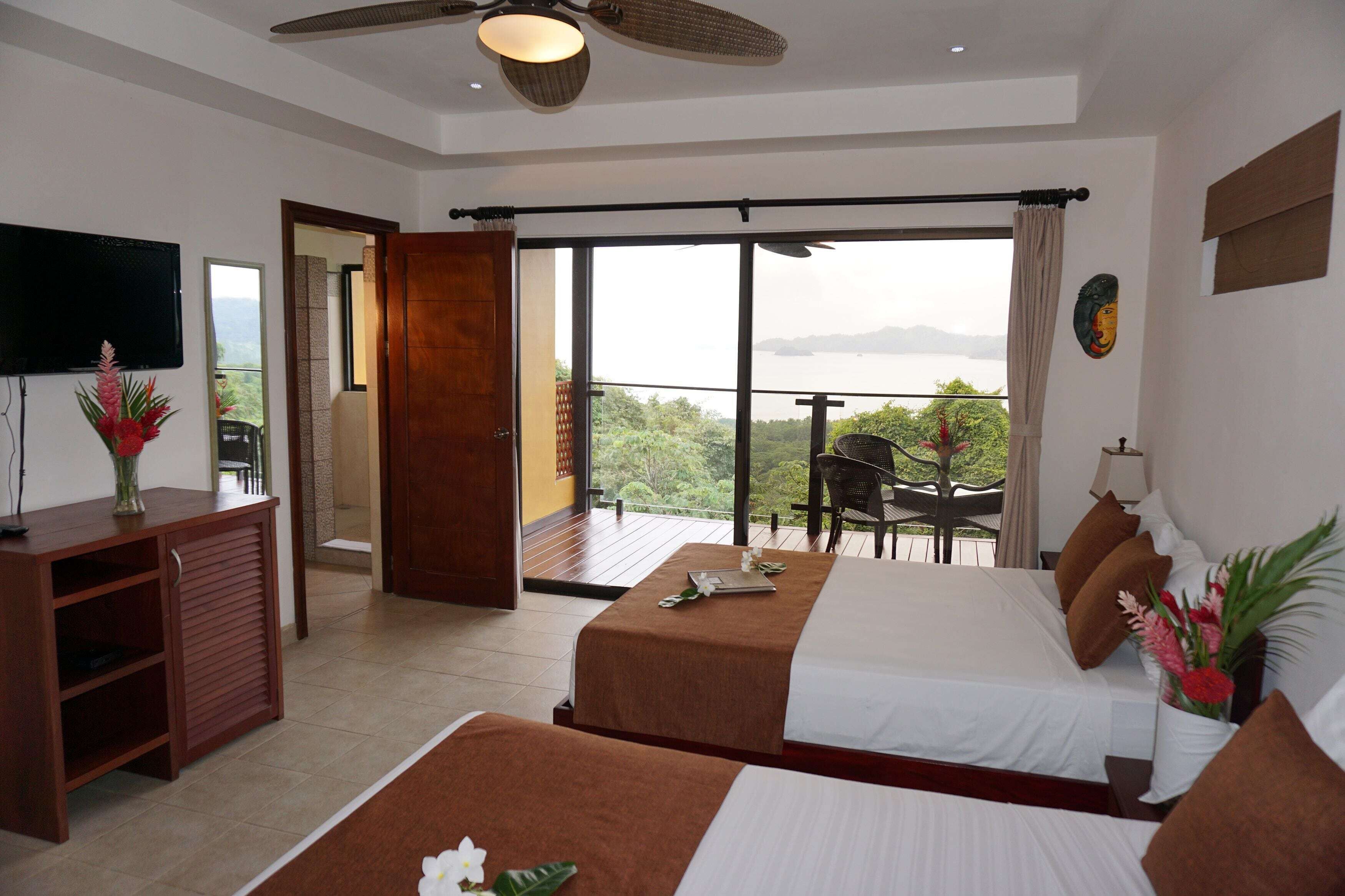 Minibar, in-room safe, desk, free WiFi