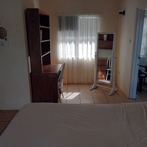 1 bedroom, laptop workspace, iron/ironing board, free WiFi