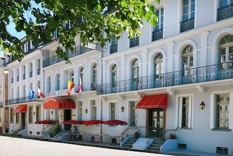 Exterior. Hôtel d'Etigny