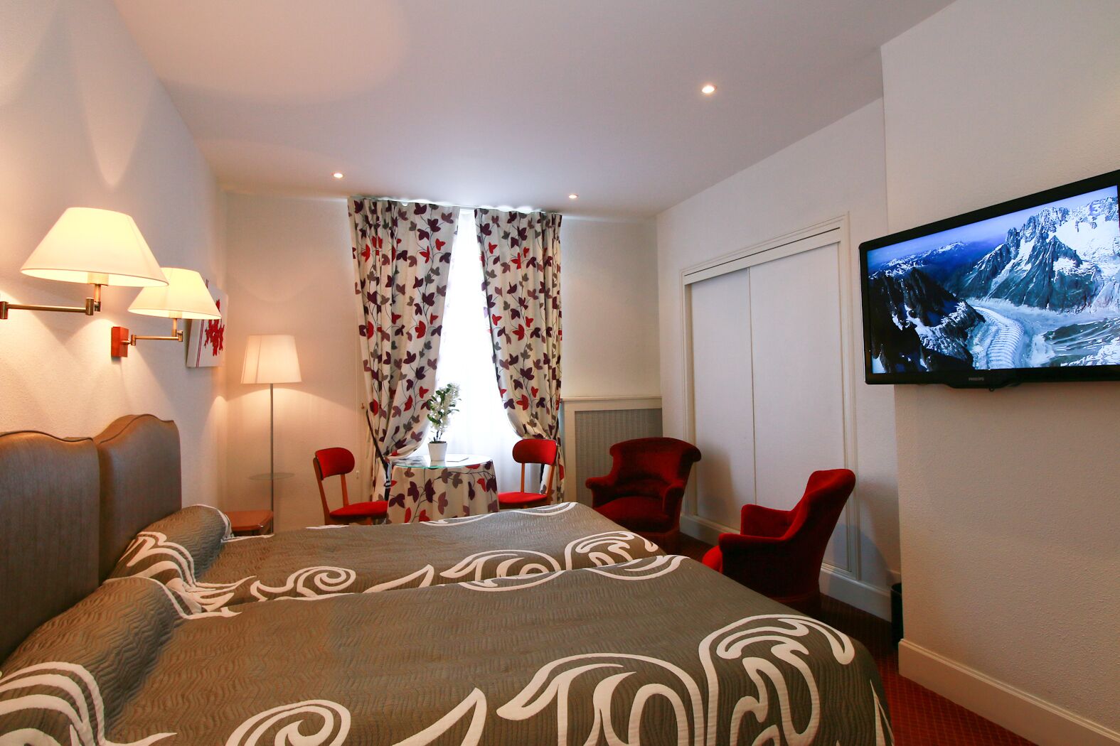 superior double or twin room | soundproofing, iron/ironing board, free wifi, bed sheets