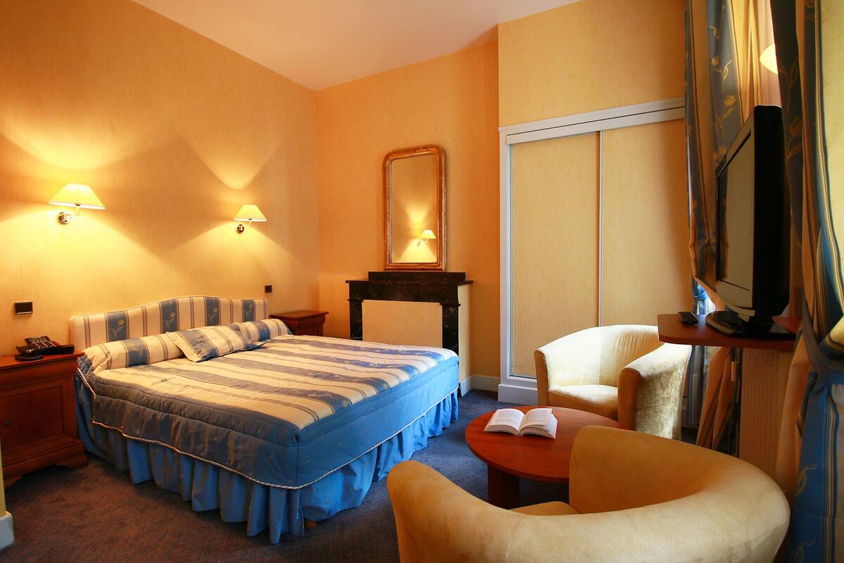 superior double or twin room | soundproofing, iron/ironing board, free wifi, bed sheets